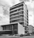 ГАЛИА, Хосе. Здание банка "Меркантил". Гран Сабана. Каракас. 1954 г. 