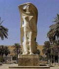 РАХАЛЬ, Халед. Статуя "Иракская женщина" в парке Наций в Багдаде. 1960-1961 гг.  Ирак. 
