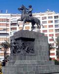 МЮРИДОГЛУ, Зюхтю. Памятник К. Ататюрку в Измире. 