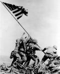 РОЗЕНТАЛЬ, Джо. Raising the Flag on Iwo Jima. 1945 г. 
