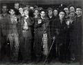 БУРК-УАЙТ, Маргарет. Заключенные в Бухенвальде. 1945 г. 