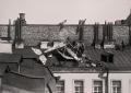 БУЛЛА, Виктор. Самолет, врезавшийся в крышу во время показательного полета. 1918 г. 