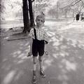 АРБЮС, Диана. Мальчик с игрушечной гранатой в Центральном парке. 1962 г. 