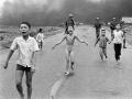 УТ, Ник. Девочка, убегающая от напалма. Фотография. Деревня Чанг Банг.  Вьетнам. 1972 г. 