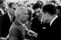 ЭРВИТТ, Эллиотт. Никита Хрущёв и Ричард Никсон.  Москва. 1959 г. 