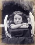 КАМЕРОН, Джулия. Ребенок в костюме ангела. 1872 г. 