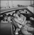 МАРК, Мэри. Семейство Даммов в своей машине. Лос-Анджелес, Калифорния. 1987 г. 