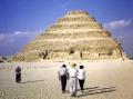 ИМХОТЕП. Ступенчатая пирамида фараона Джосера в Саккаре. Нач. 3-го тысячелетия до н. э.  Египет. 