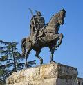 ПАСКАЛИ, Одисе. Albanias national hero, Skanderbeu. The big sculpture in Tirana centre.  Албания. 