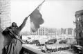 ЗЕЛЬМА, Георгий. Сталинград. Красный флаг над городской площадью. 1943 г. 