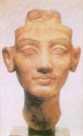 ТУТМЕС. Портрет царицы Нефертити. XIV в. до н. э., песчаник.  Египет. 