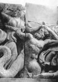 Мойра и гиганты. Фрагмент фриза алтаря Зевса в Пергаме. 180-159 гг. до н.э. 