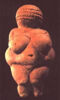 Женская статуэтка из Виллендорфа. Известняк. Верхний палеолит. 