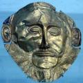 Заупокойная маска из V шахтовой гробницы. Золото. XVI в. до н. э. 